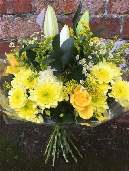 Crackle Flower Hand Tied Bouquet Aquapack. This fresh, zesty flower bouquet beautifully combines yellow and white flowers to make a simple and stylish gift. It includes a white Lily, Roses, Chrysanthemums, with seasonal flowers. This beautiful bouquet makes for a very special birthday or anniversary gift.